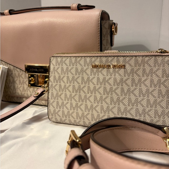 Michael Kors Light Pink Leather Shoulder Bag + Wallet - Picture 2 of 13